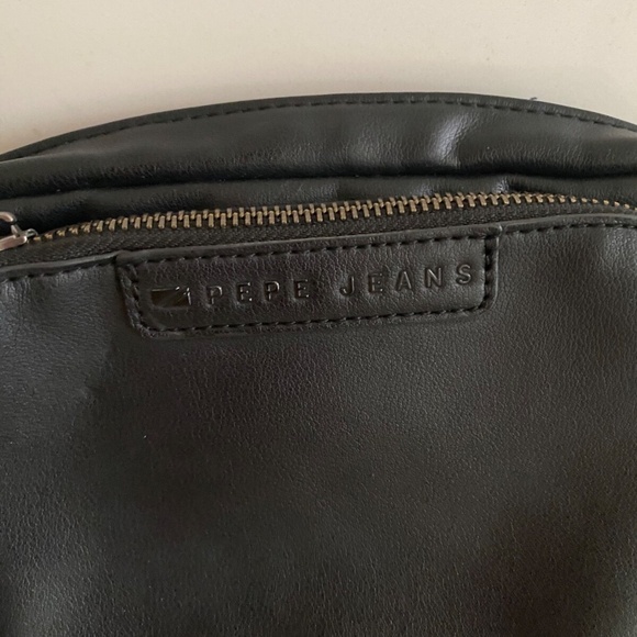 Pepe Jeans London Unisex Dark Navy Crossbody Shoulder Bag Adjustable Strap - Picture 5 of 10